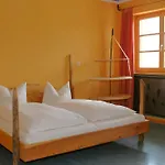 Albergue Schiff - *