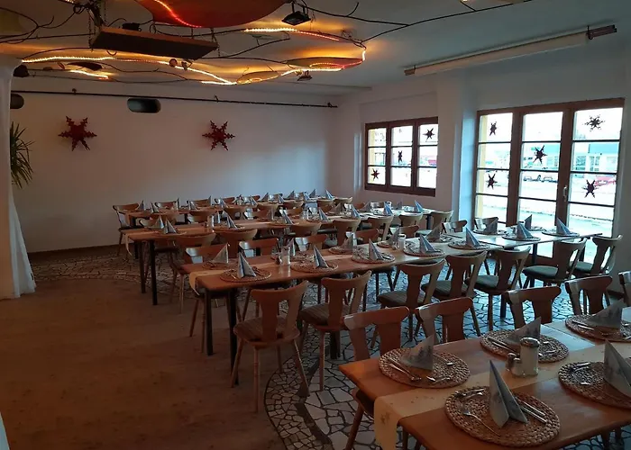 Hostel Schiff - *