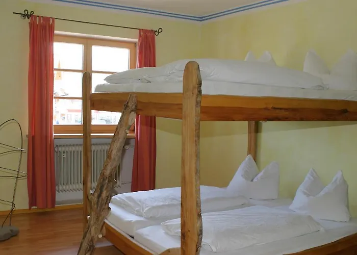Hostel Schiff - *