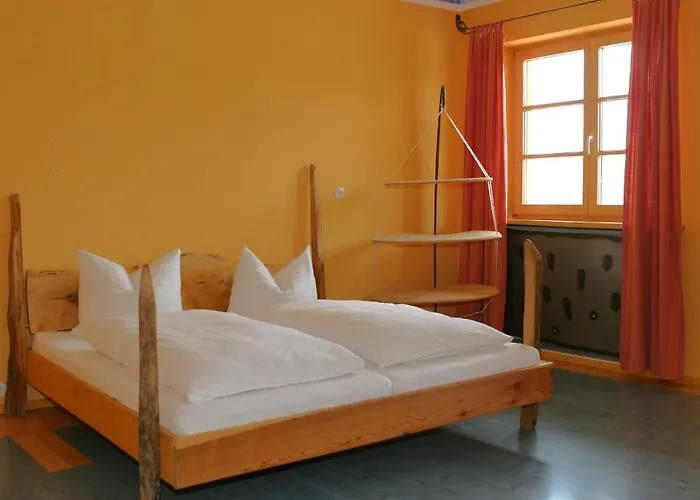 Hostel Schiff - *