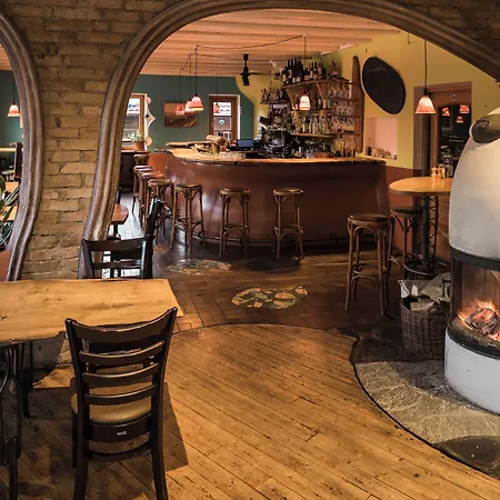 Vandrerhjem Schiff - *