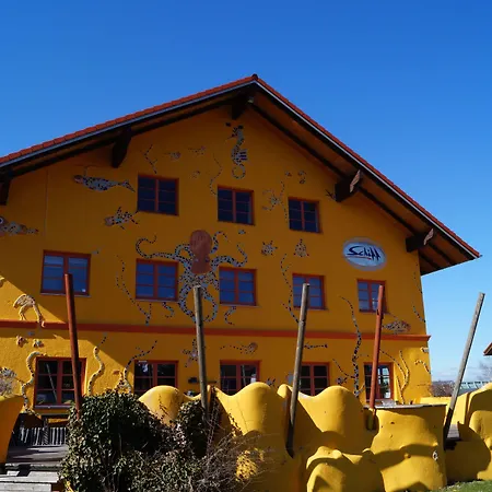Albergue Schiff - *