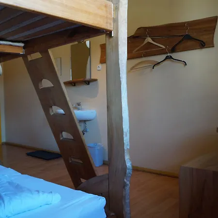 Albergue Schiff - *