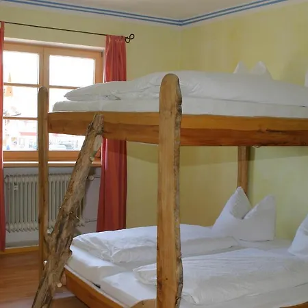 Albergue Schiff - *