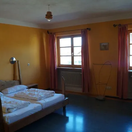 Hostel Schiff - *