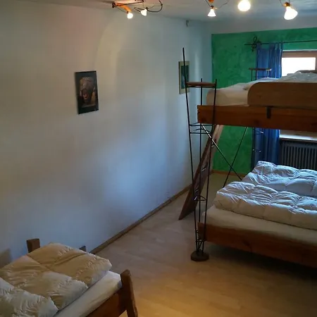 Hostel Schiff - *