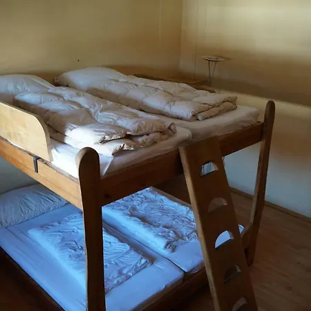 Albergue Schiff - *