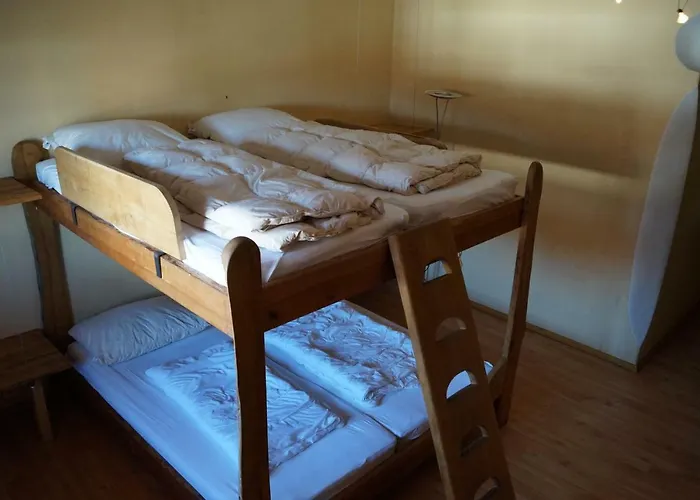 Hostel Schiff - *